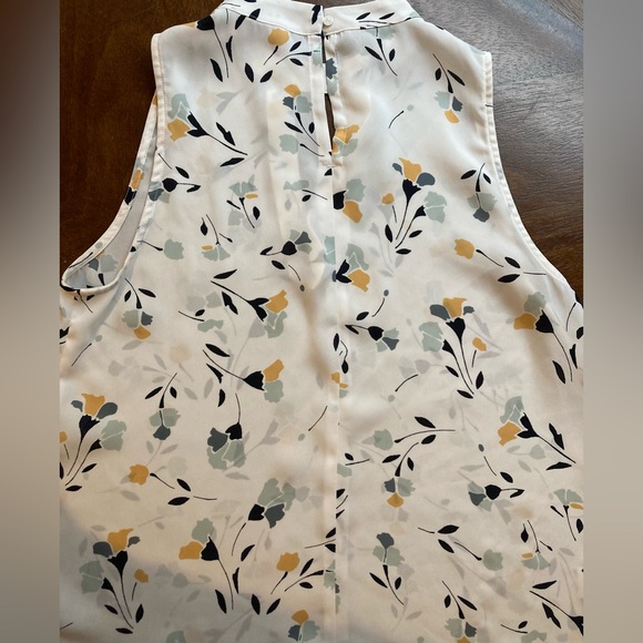 Ladies Size XS Loft Sleeveless Peep Eye Sheer Blouse - Picture 14 of 16